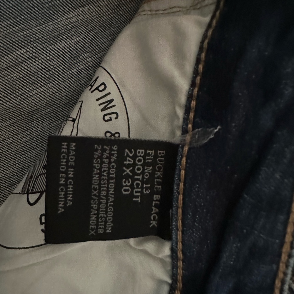 Buckle Black bootcut 24x30
Brand new never worn